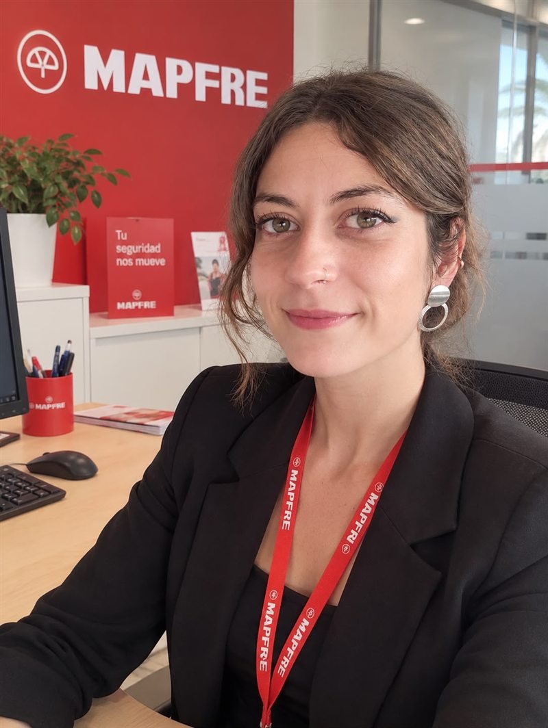 Elena Plaza, asesora de clientes en MAPFRE Jardín de Málaga